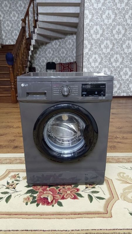 Продается стиральная машина LG 7 KG INVERTER Продается стиральная машина LG 7 KG INVERTER