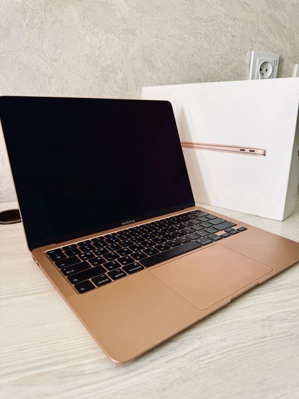 MacBook Air 2020 gold