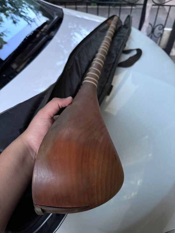 Tanbur sotiladi. USTA ANVAR yasagan.ovozi yaxshi Tanbur sotiladi. USTA ANVAR yasagan.ovozi yaxshi
