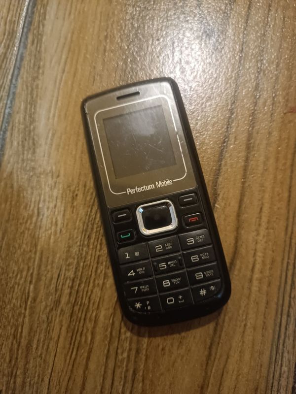 Перфектум телефон Hisense C 1100