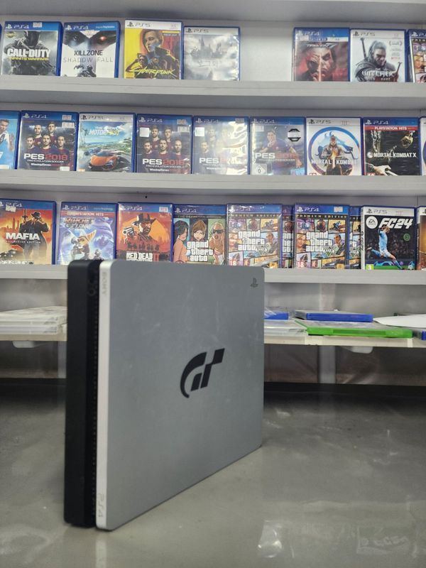 Продается игровой консол Sony Playstation 4 dlim Продается игровой консол Sony Playstation 4 dlim