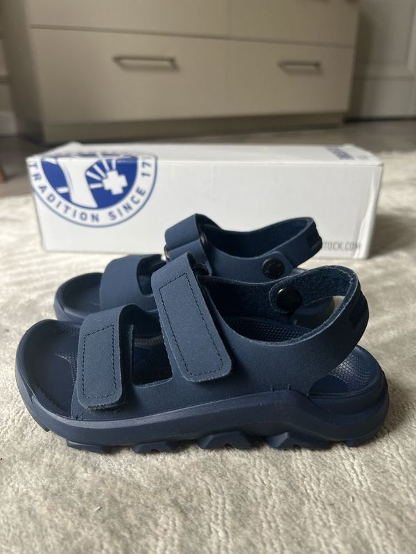 Новые сандалии Birkenstock Новые сандалии Birkenstock
