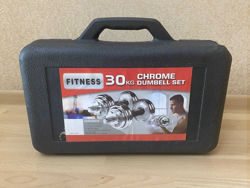 Продаётся! Набор хромированных гантелей в чемодане 30 кг