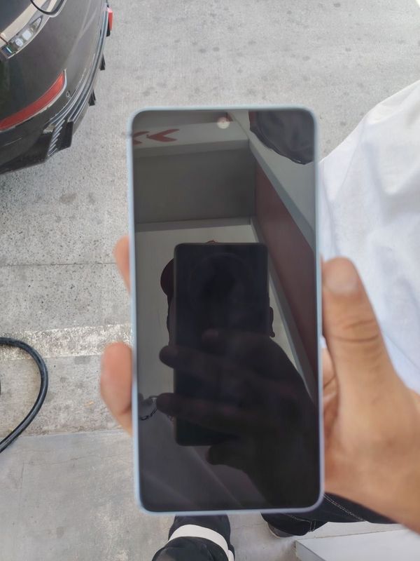 Redmi note 13 ozi yaxshi et petida qrlgan joyi bor nu oclmagan toza te Redmi note 13 ozi yaxshi et petida qrlgan joyi bor nu oclmagan toza te