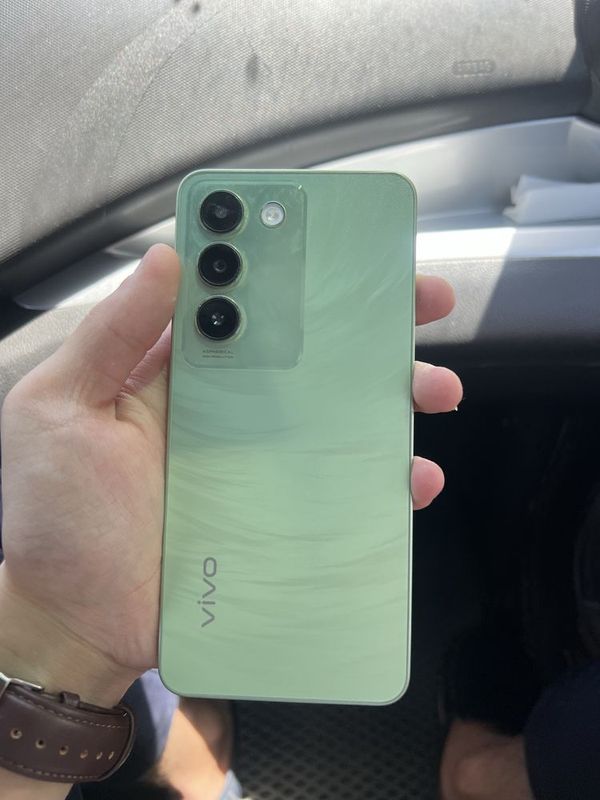 Sotiladi! Vivo Y100 8g+256g Sotiladi! Vivo Y100 8g+256g