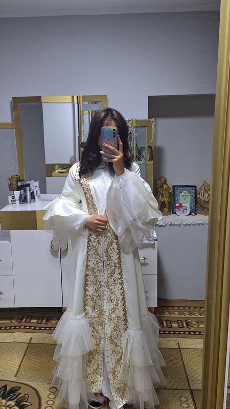Kelin ansambl sotiladi 2 marta kiyilgan