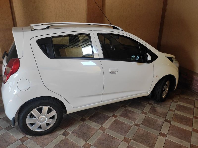 Chevrolet Spark, белый, 3 позиция. Пробег 37000 км, произ 2014 год Chevrolet Spark, белый, 3 позиция. Пробег 37000 км, произ 2014 год