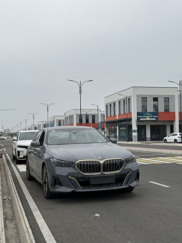 BMW i5 e-drive 35L M Full sotuvda tayyor BMW i5 e-drive 35L M Full sotuvda tayyor