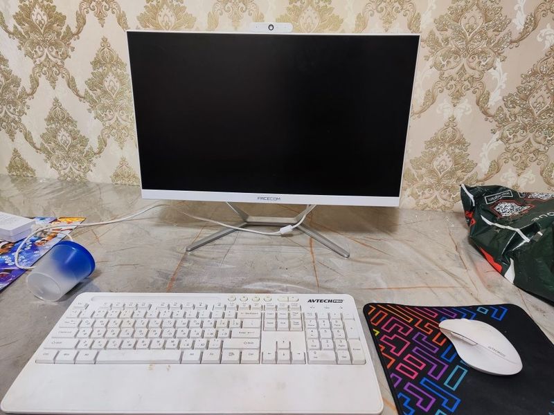 Monoblok core i3 3.3g 8gb operativka 256ssd Monoblok core i3 3.3g 8gb operativka 256ssd