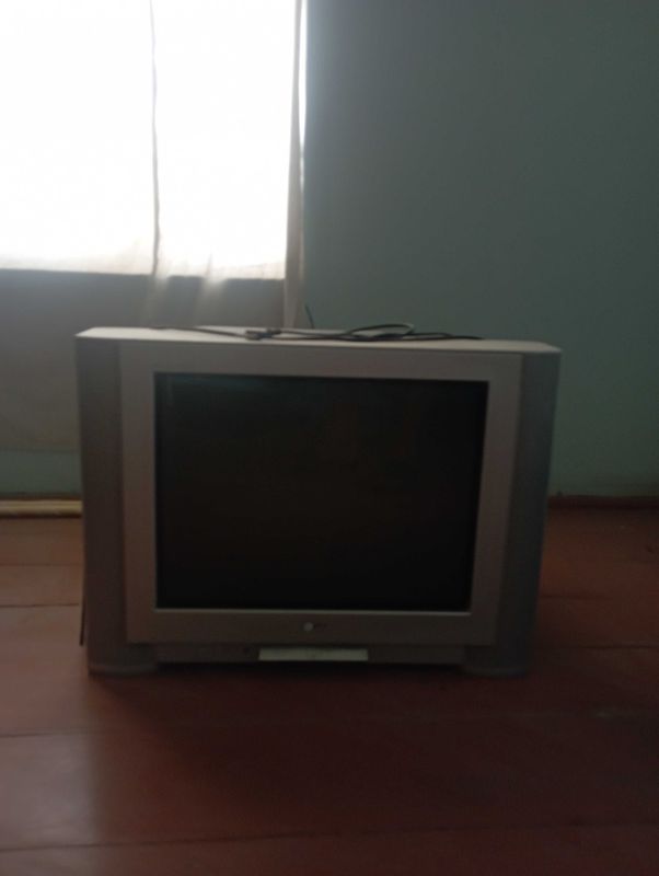 Televizor ishlashi yaxwi Televizor ishlashi yaxwi