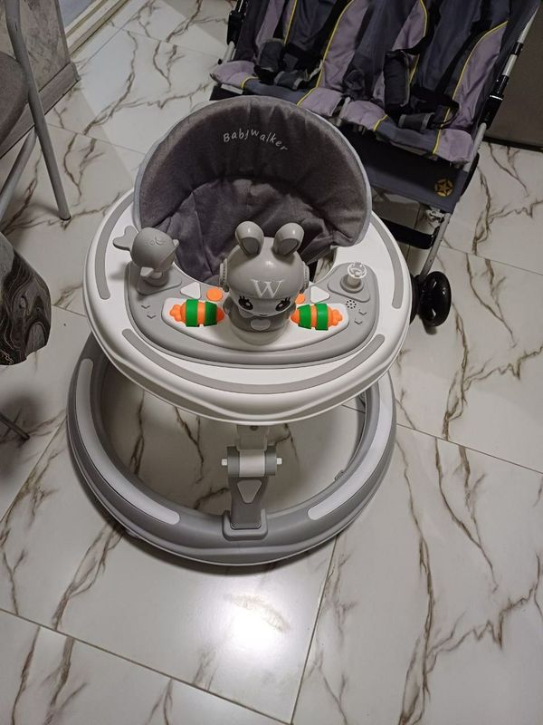 Продаётся ходунок baby walker Продаётся ходунок baby walker