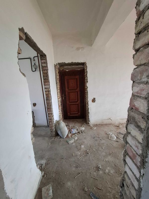 100 m² li kvartira sotiladi.