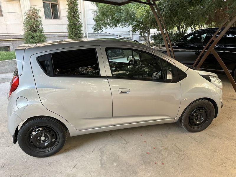 Spark автомобиль
