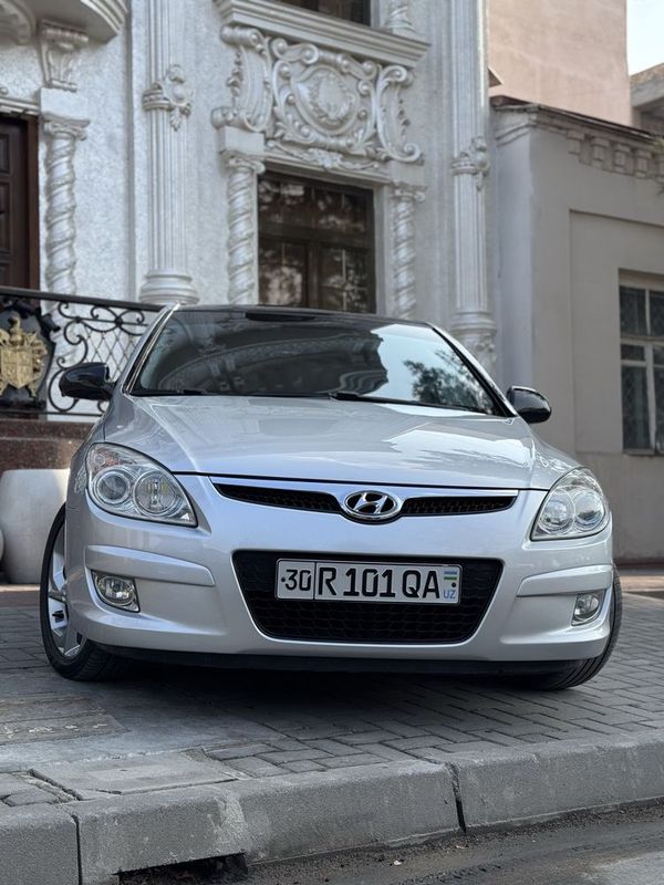 Hyundai i30 хэтчбек в отличном состоянии.