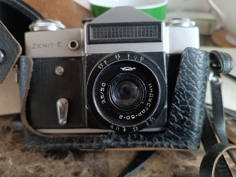 Продаю фотоаппарат Zenit E в хорошем состоянии,рабочий Продаю фотоаппарат Zenit E в хорошем состоянии,рабочий