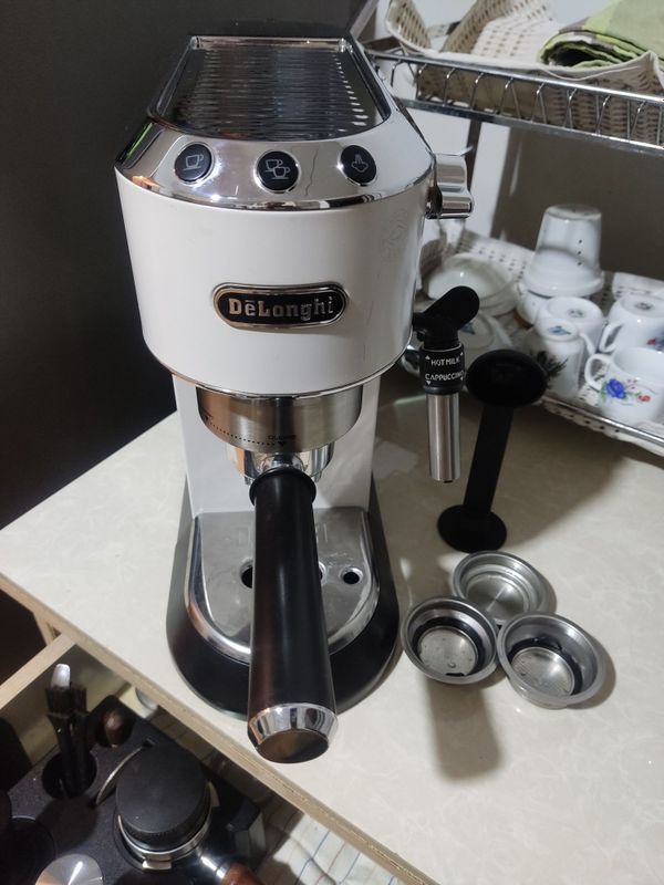 Рожковая кофемашина delonghi dedica style