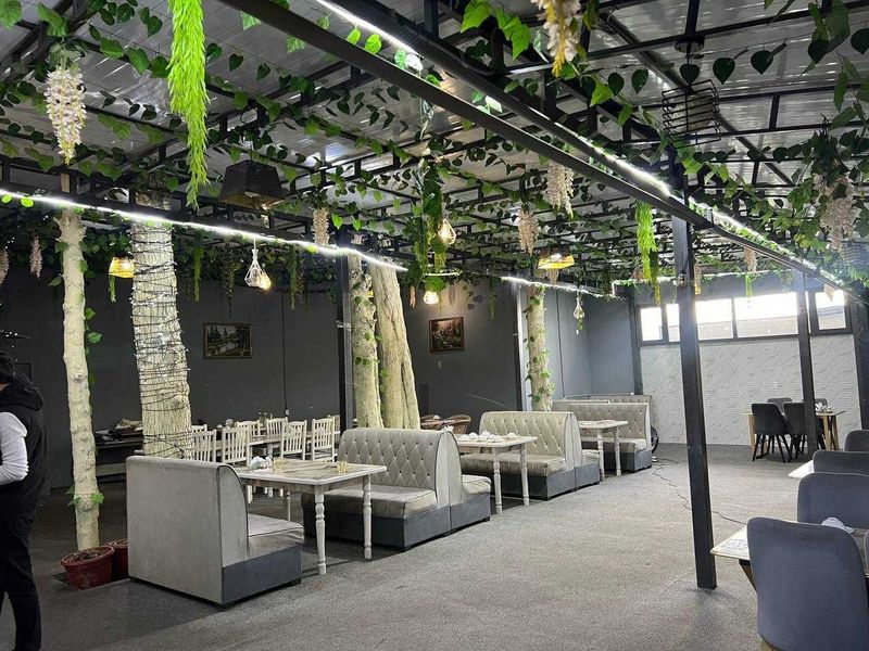 Kafe. Ichida barcha uskunalari bilan arendaga beriladi. Kafe. Ichida barcha uskunalari bilan arendaga beriladi.