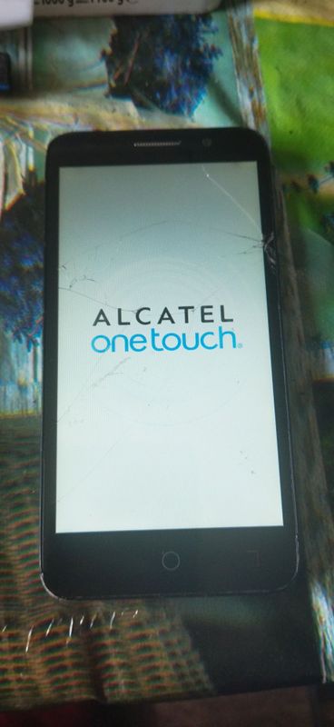 ALCATEL ONE TOUCH 16 гб стекла разбитый. Самсунг J3 2017/16gb