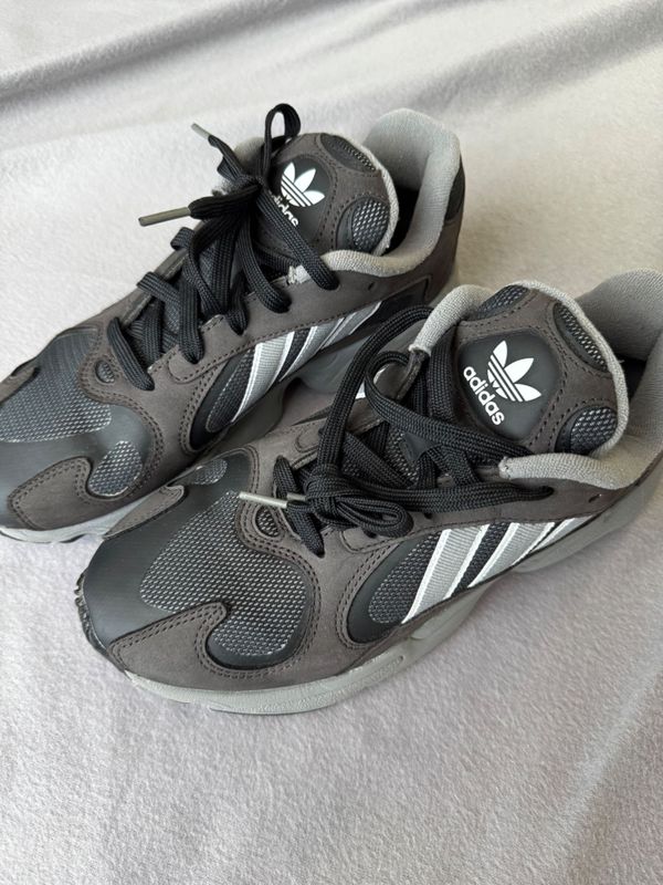 Оригинальные кроссовки adidas 39, 40 размер Оригинальные кроссовки adidas 39, 40 размер