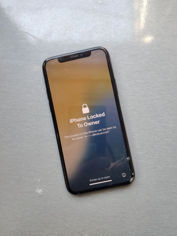 iPhone 11 Pro iCloudga Tushgan Aybi Oynasi Yorilgan