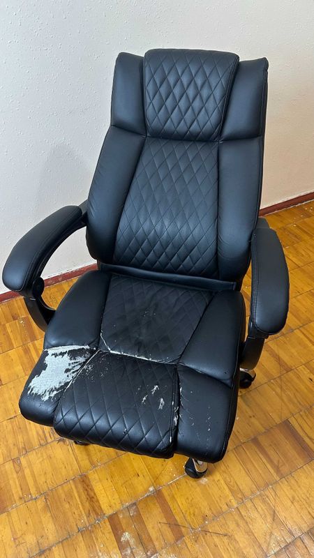 Срочно продается офисное/игровое кожаное кресло Срочно продается офисное/игровое кожаное кресло