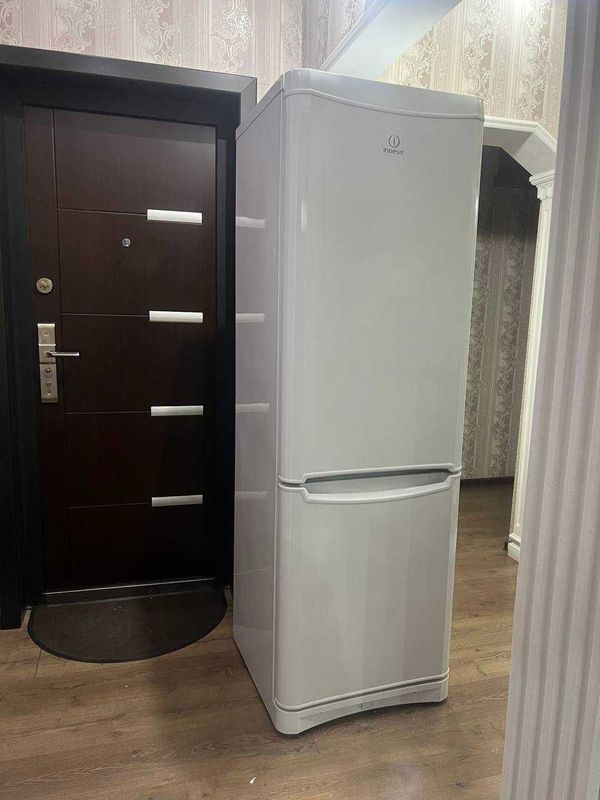 холодильник Indesit 2х камерный холодильник Indesit 2х камерный