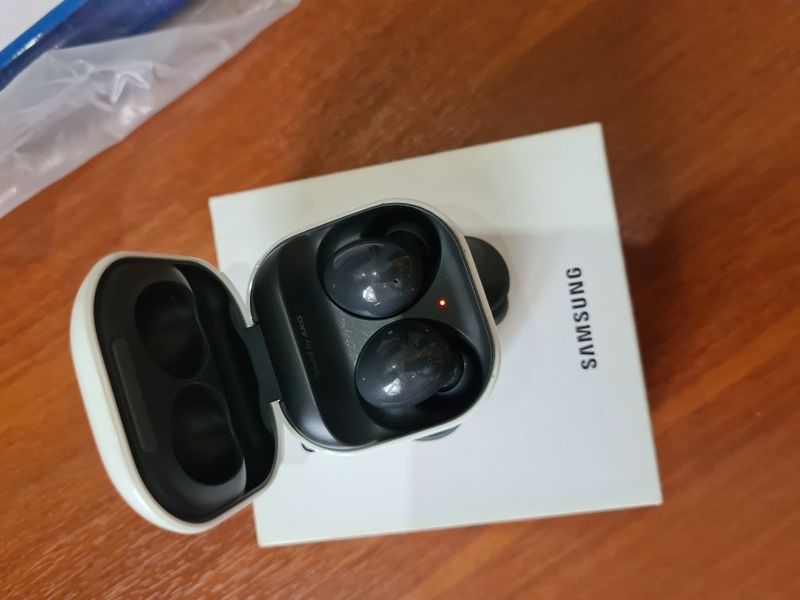 Продам Samsung galaxy buds 2 состояние отлотличное Продам Samsung galaxy buds 2 состояние отлотличное