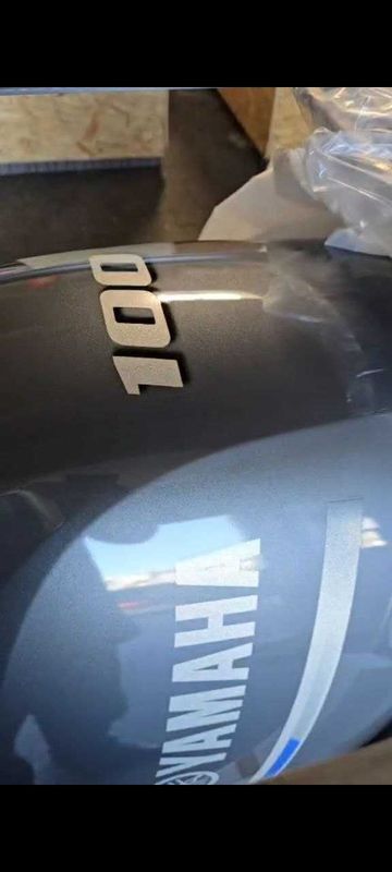 Продаем новый лодочный мотор YAMAHA 100 л.с. с ( в наличии) Продаем новый лодочный мотор YAMAHA 100 л.с. с ( в наличии)