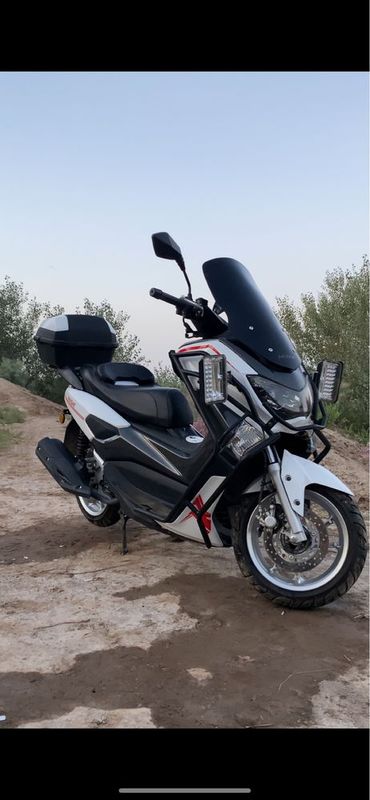 Skuter NMax 150cc Skuter NMax 150cc