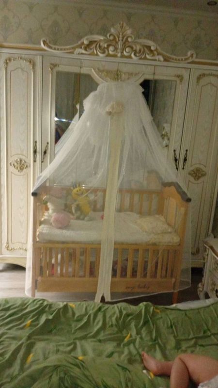 кровать и стульчик для кормления