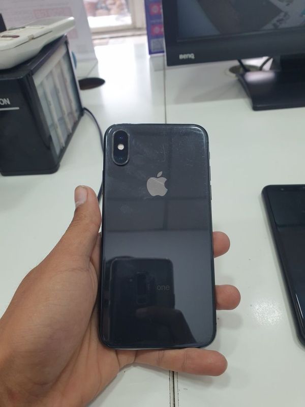 Iphone xs qora 64talik