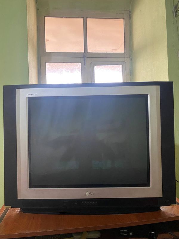 Rangli televizor sotiladi Rangli televizor sotiladi