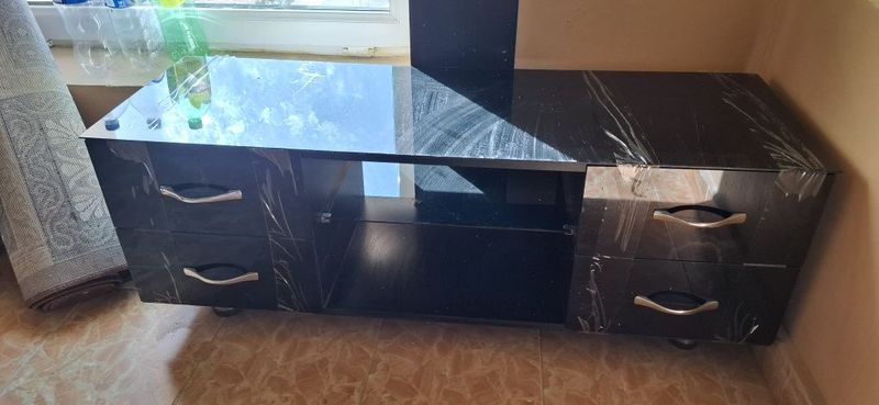 Televizor uchun podstavka
