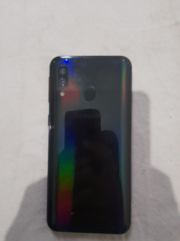 Samsung A40 sotiladi