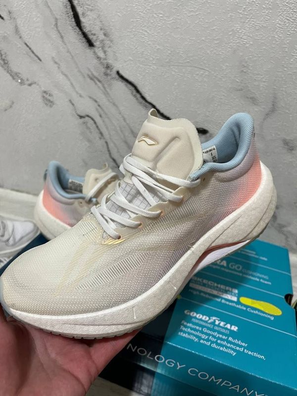 Женские кроссовки Li-Ning