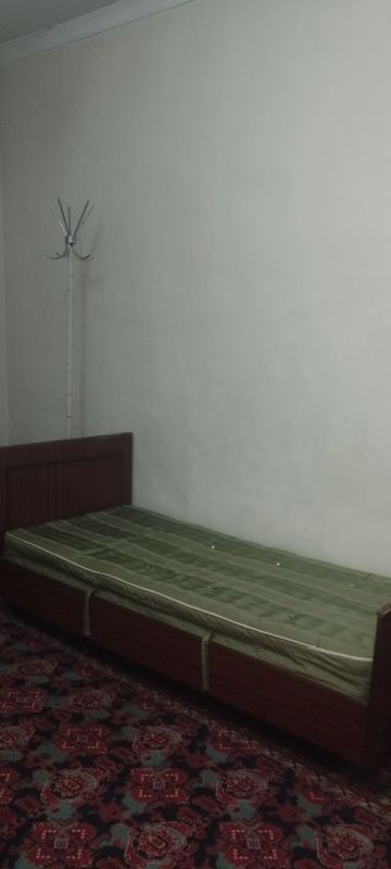 Divan va kravat bor Divan va kravat bor