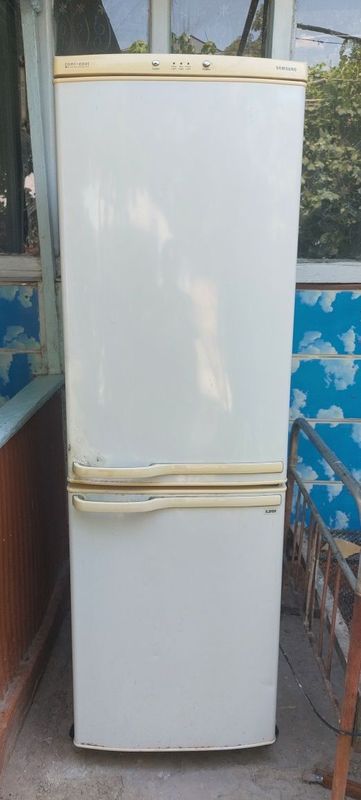 Продаётся холодильник Samsung Продаётся холодильник Samsung