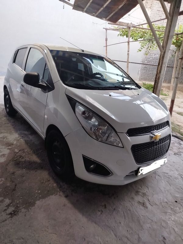 Chevrolet SPARK sotiladi 1 qol mowina salondan ogaman 4 pakalena metan