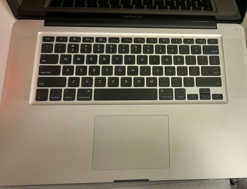 Macbook Pro 15" (2011) Macbook Pro 15" (2011)