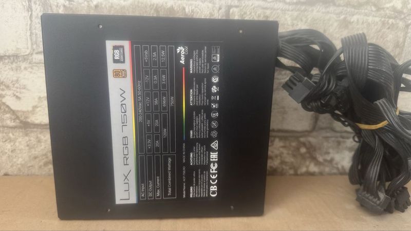 Lux 750W RGB в отличном состоянии Lux 750W RGB в отличном состоянии