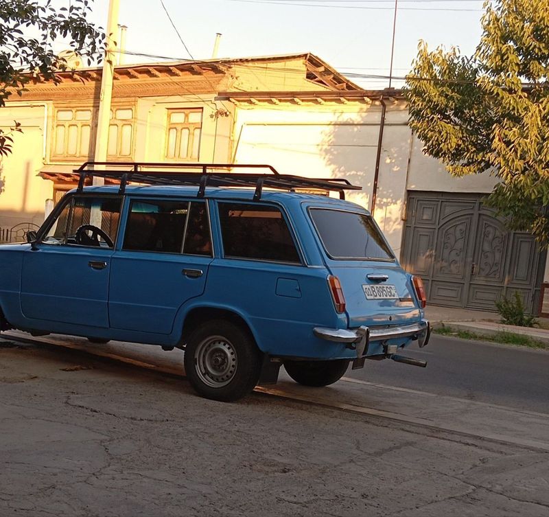 Vaz 2102 yili 1982 sotiladi Vaz 2102 yili 1982 sotiladi