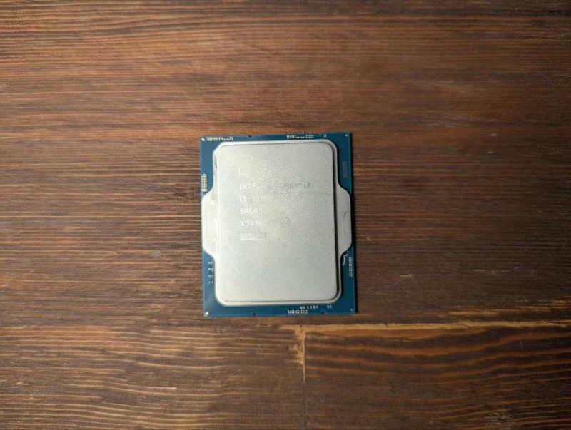 Процессор: Intel Core i3 12100F Процессор: Intel Core i3 12100F