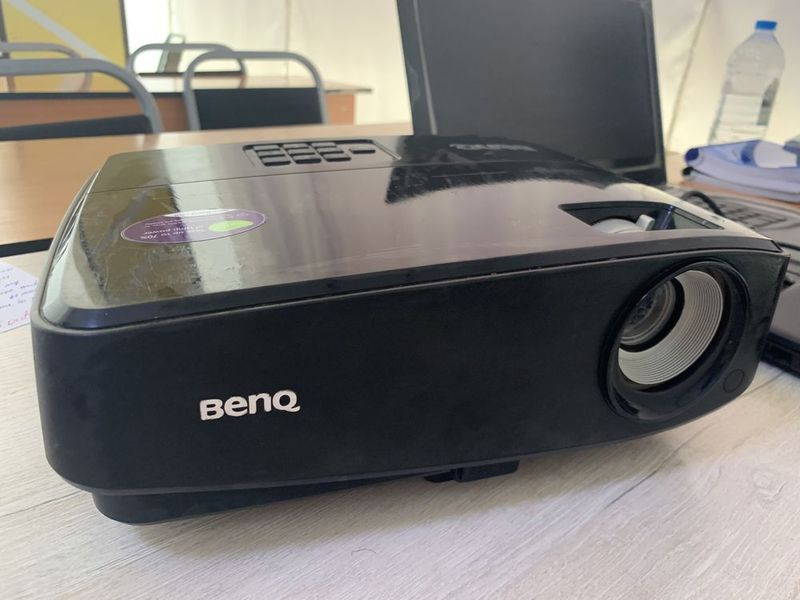 Proyektor BENQ HD