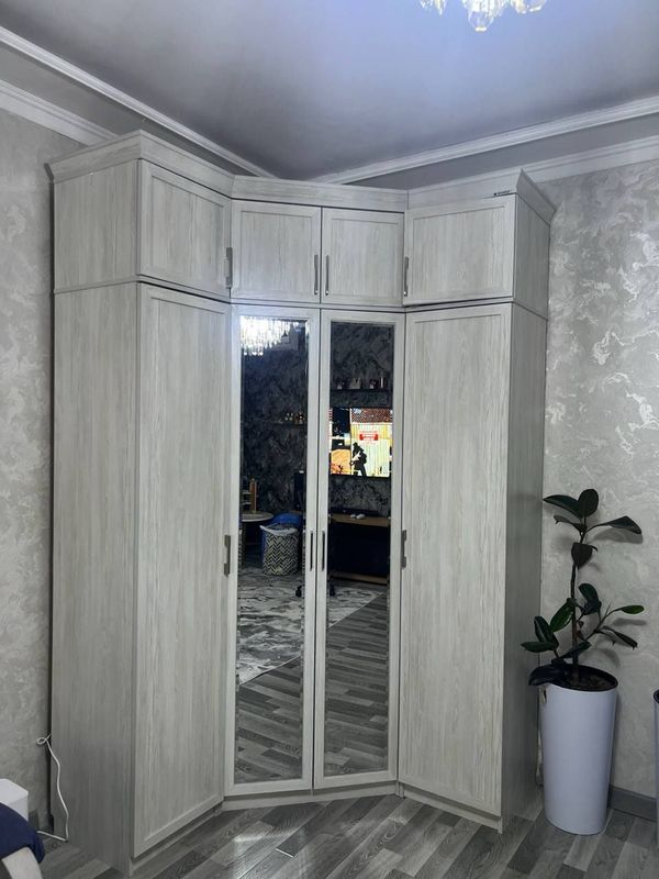 Отличный шкаф вместительный