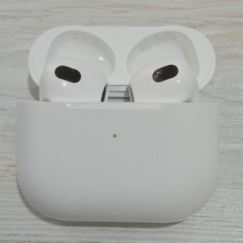 Срочно продается airpods 3 новый Срочно продается airpods 3 новый