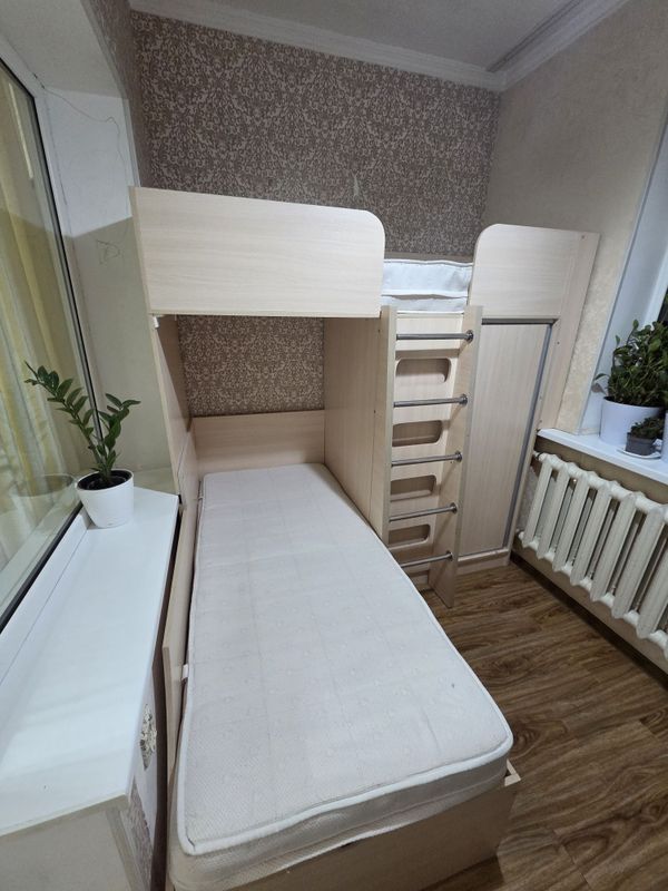 Продается двухэтажная кровать со шкафом Продается двухэтажная кровать со шкафом