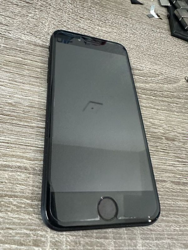 Iphone 8 64gb ideal 100 yomkist Iphone 8 64gb ideal 100 yomkist