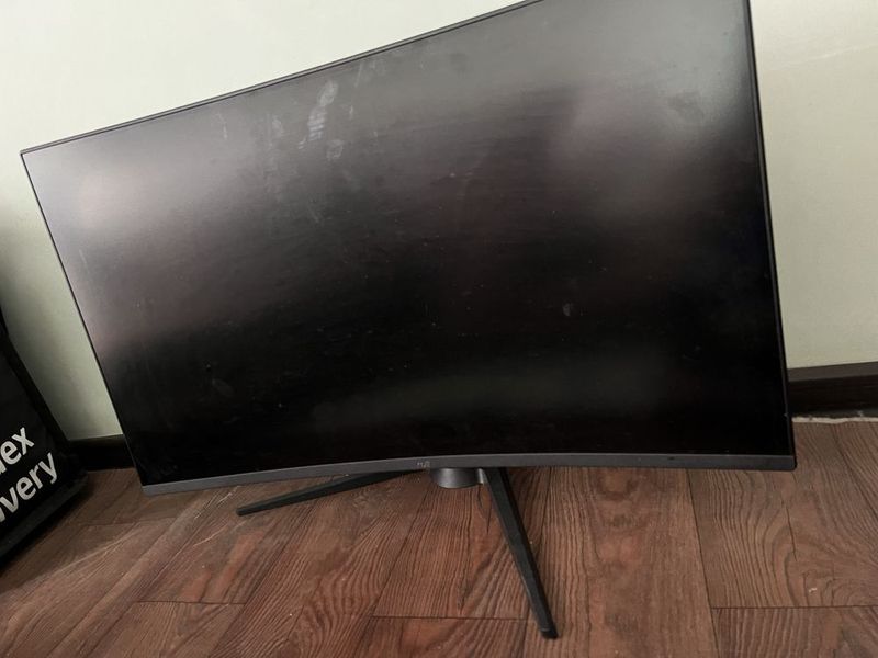 Monitor yangi hali ishlatilmagan Monitor yangi hali ishlatilmagan