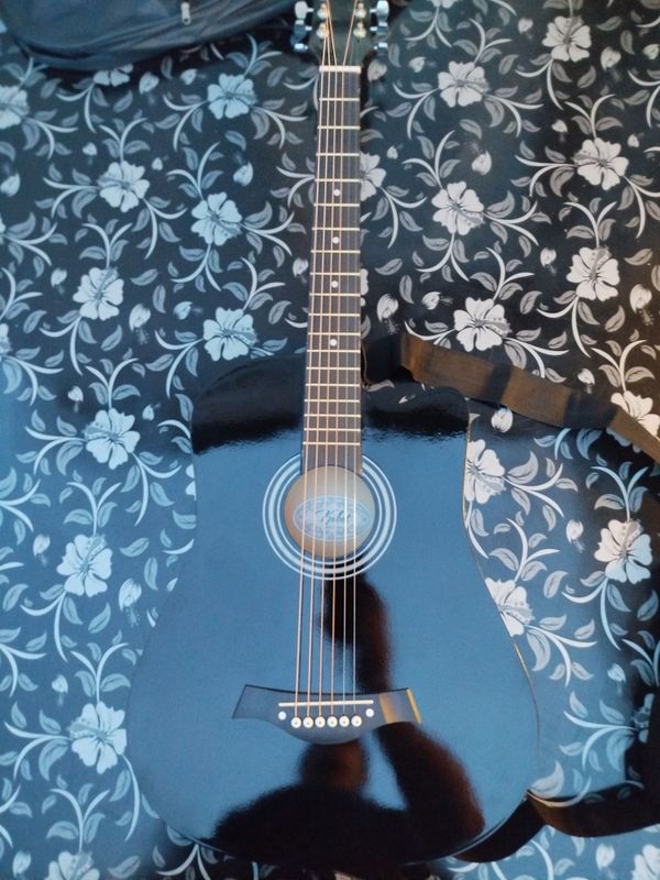 Akustik Gitara Sotiladi Akustik Gitara Sotiladi