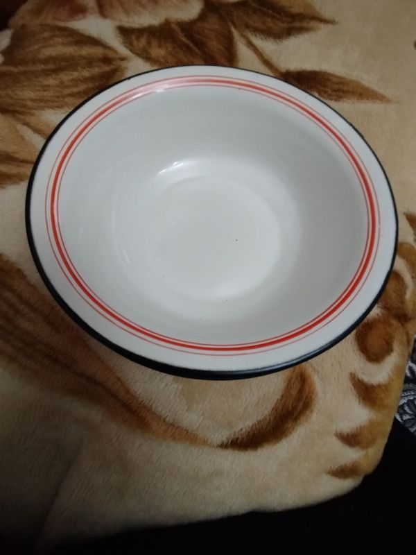 Продаются чашки эмалированные. Продаются чашки эмалированные.